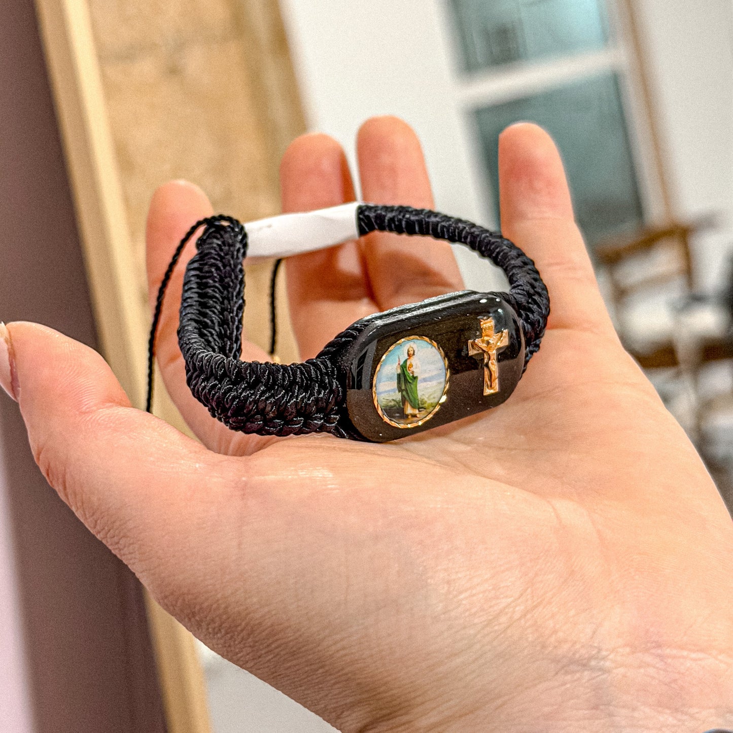 Pulsera ajustable de San Judas de cruz negra