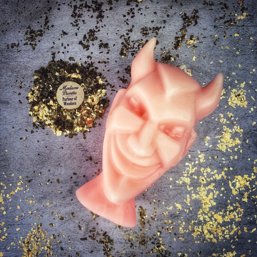 Vela de Cera de Abeja "Run Devil Run" - Destierra el Mal e Invoca la Magia del Embaucador
