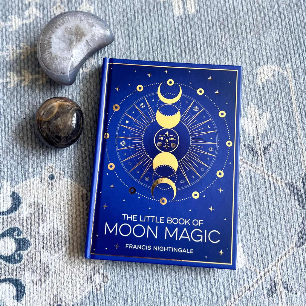 El pequeño libro de la magia lunar: Leyendas, rituales y hechizos lunares por Francis Nightingale
