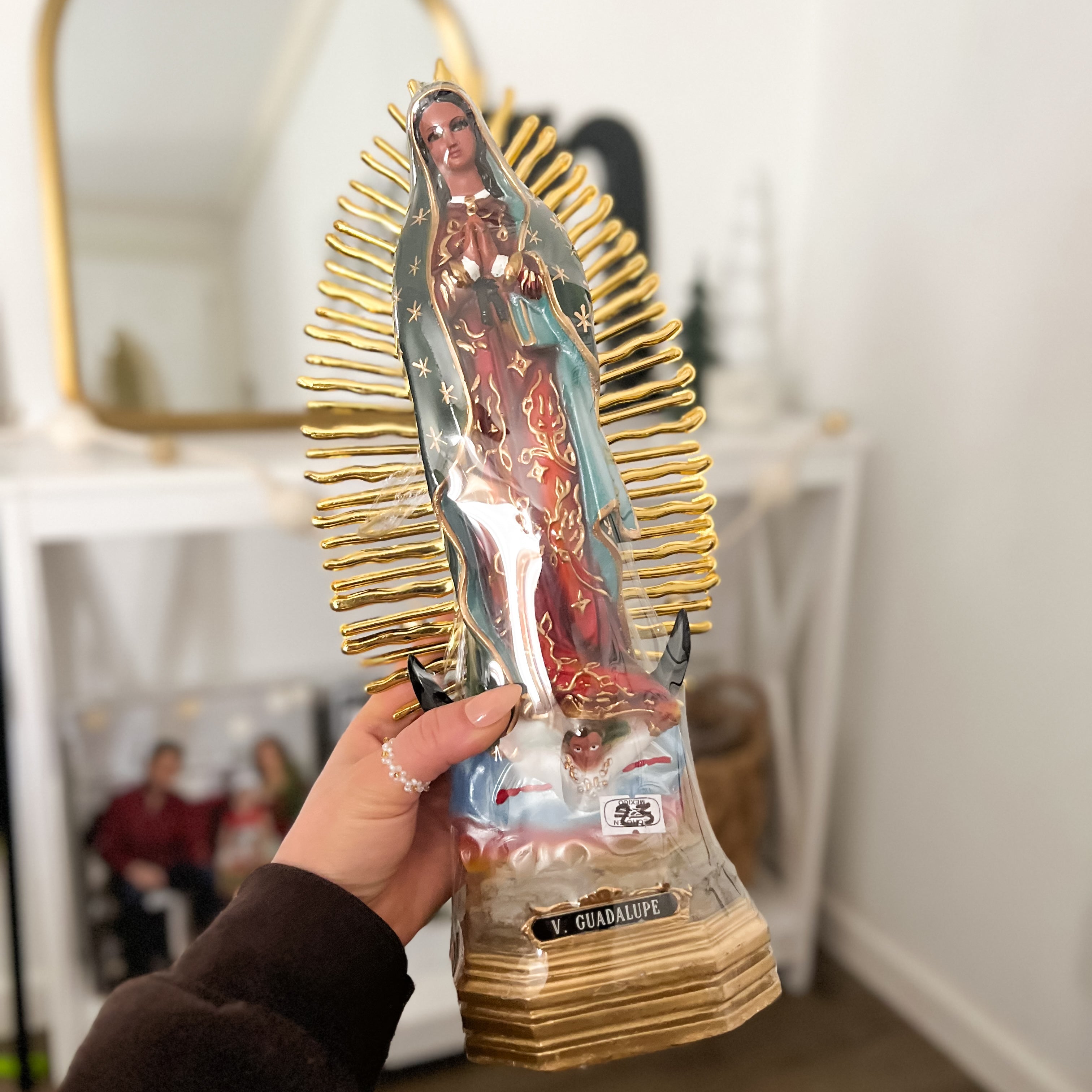 Estatua Mediana de la Virgen María