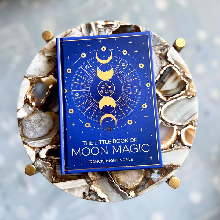 El pequeño libro de la magia lunar: Leyendas, rituales y hechizos lunares por Francis Nightingale