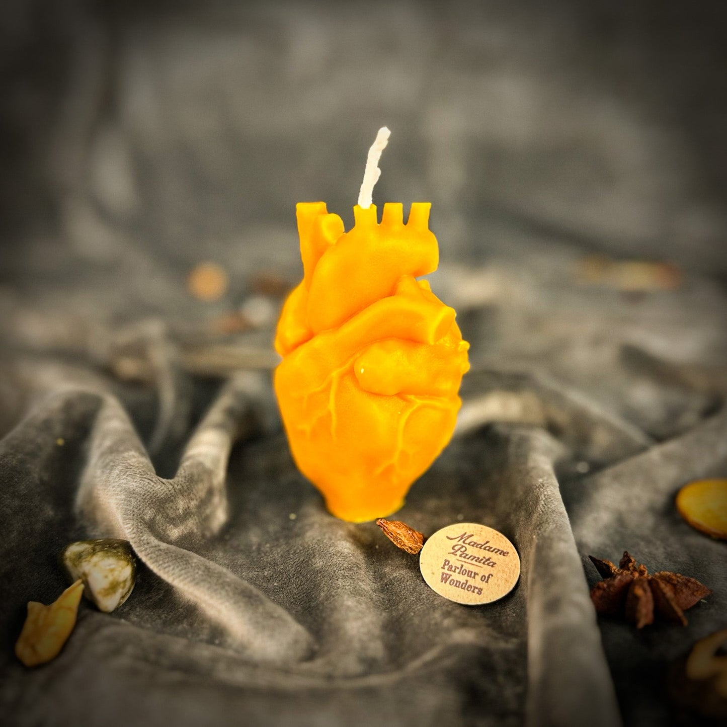 Vela Mágica Corazón Anatómico de Cera de Abeja - Magia para el Amor y la Sanación Emocional