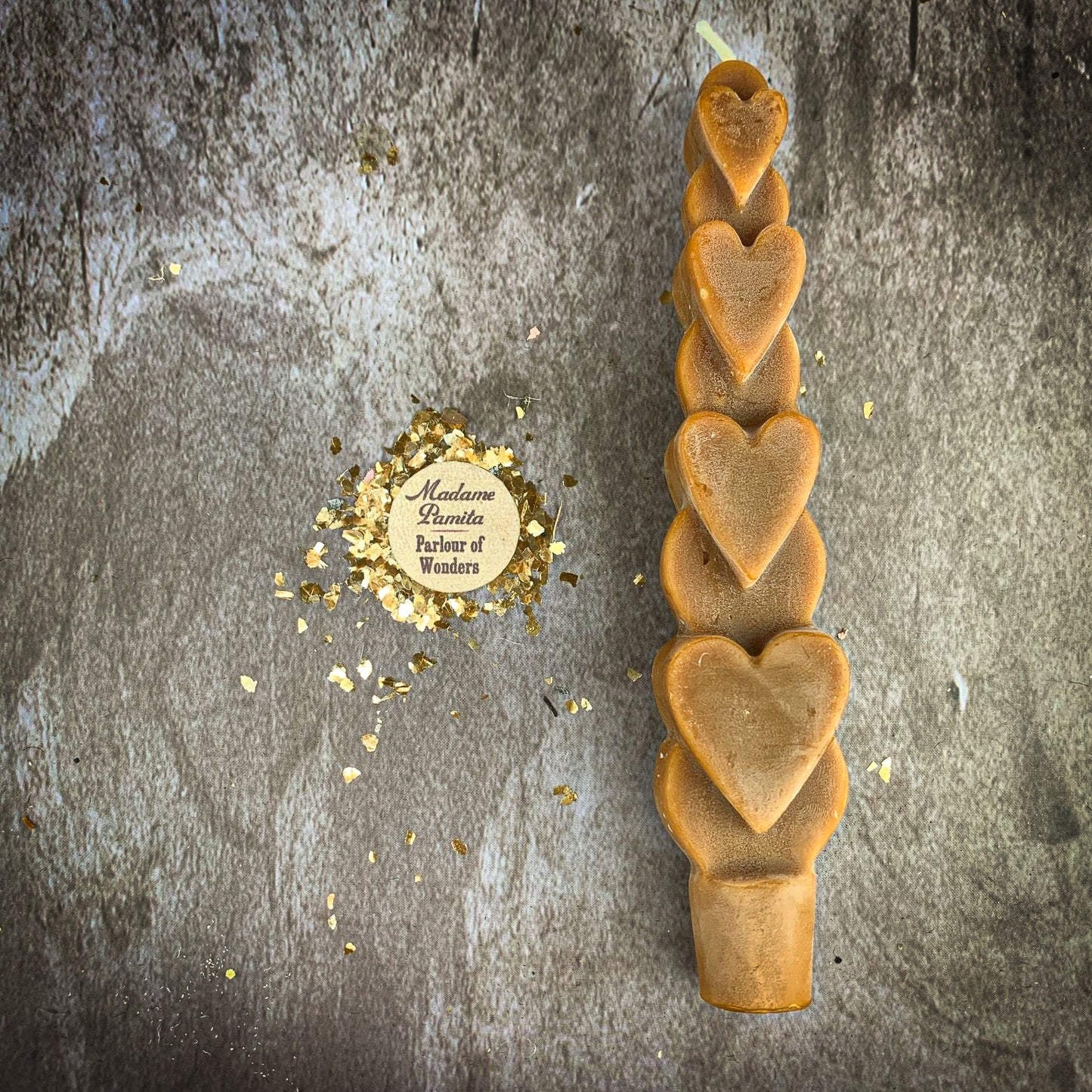 Vela cónica de cera de abeja con forma de corazón para hechizos de amor - Magia para el romance y la atracción