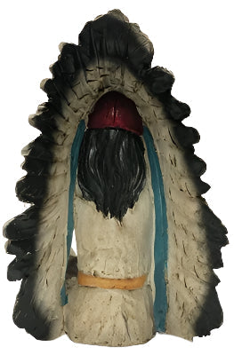 Indio nativo americano sentado con tocado de plumas y pipa