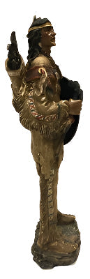 Guerrero indio nativo americano con tocado de plumas, hacha/hacha de guerra, escudo, carcaj con arco y flechas de 10.5"