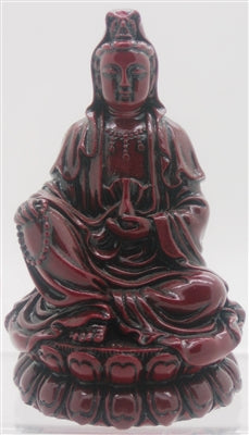 Diosa Kwan Yin sentada en una flor de loto