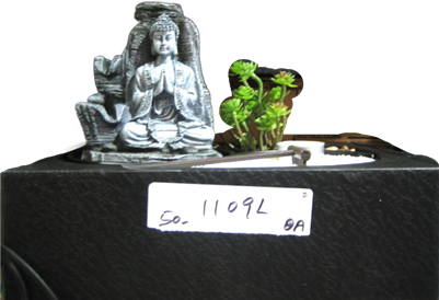 Fuente Buda orando con arena blanca y vela pequeña - Modelo 1103L