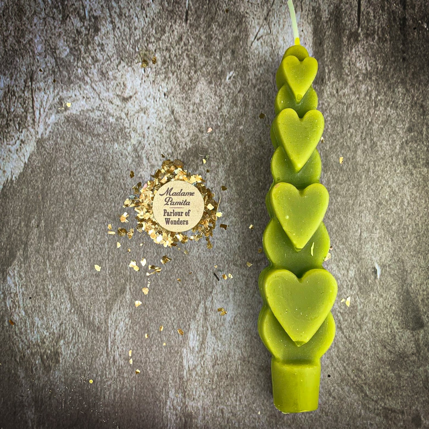 Vela cónica de cera de abeja con forma de corazón para hechizos de amor - Magia para el romance y la atracción