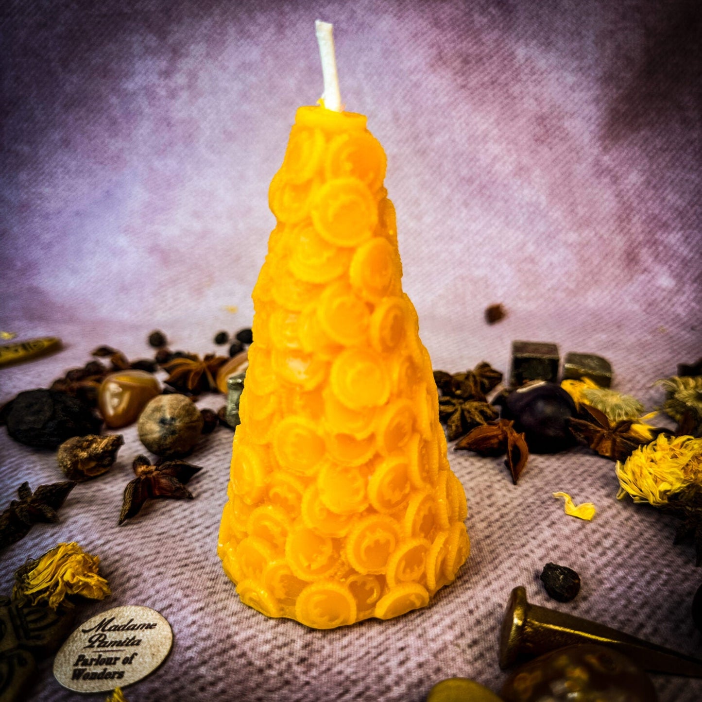 Vela Cónica de Monedas de Cera de Abejas - Imán de Dinero y Magia de Prosperidad