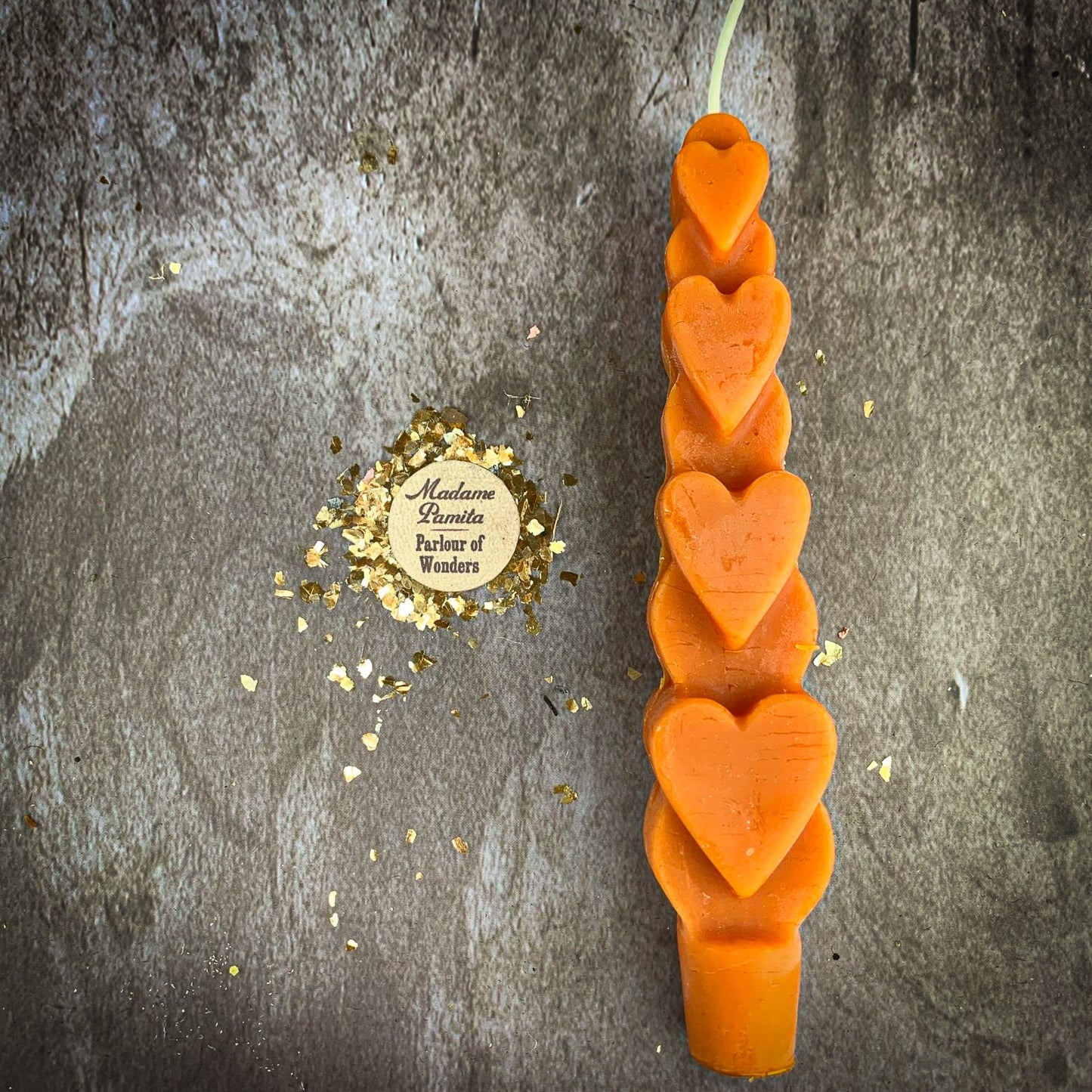Vela cónica de cera de abeja con forma de corazón para hechizos de amor - Magia para el romance y la atracción