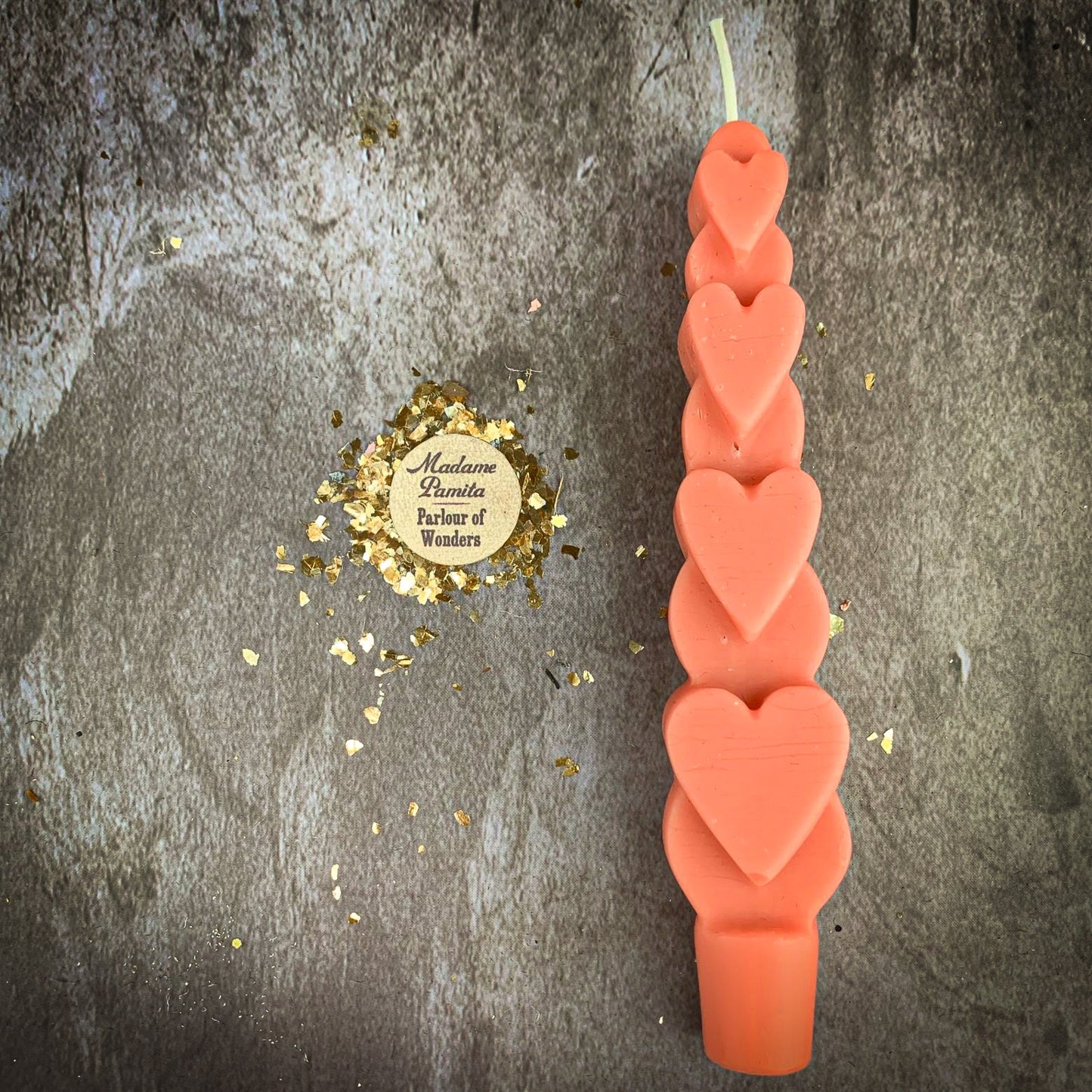 Vela cónica de cera de abeja con forma de corazón para hechizos de amor - Magia para el romance y la atracción