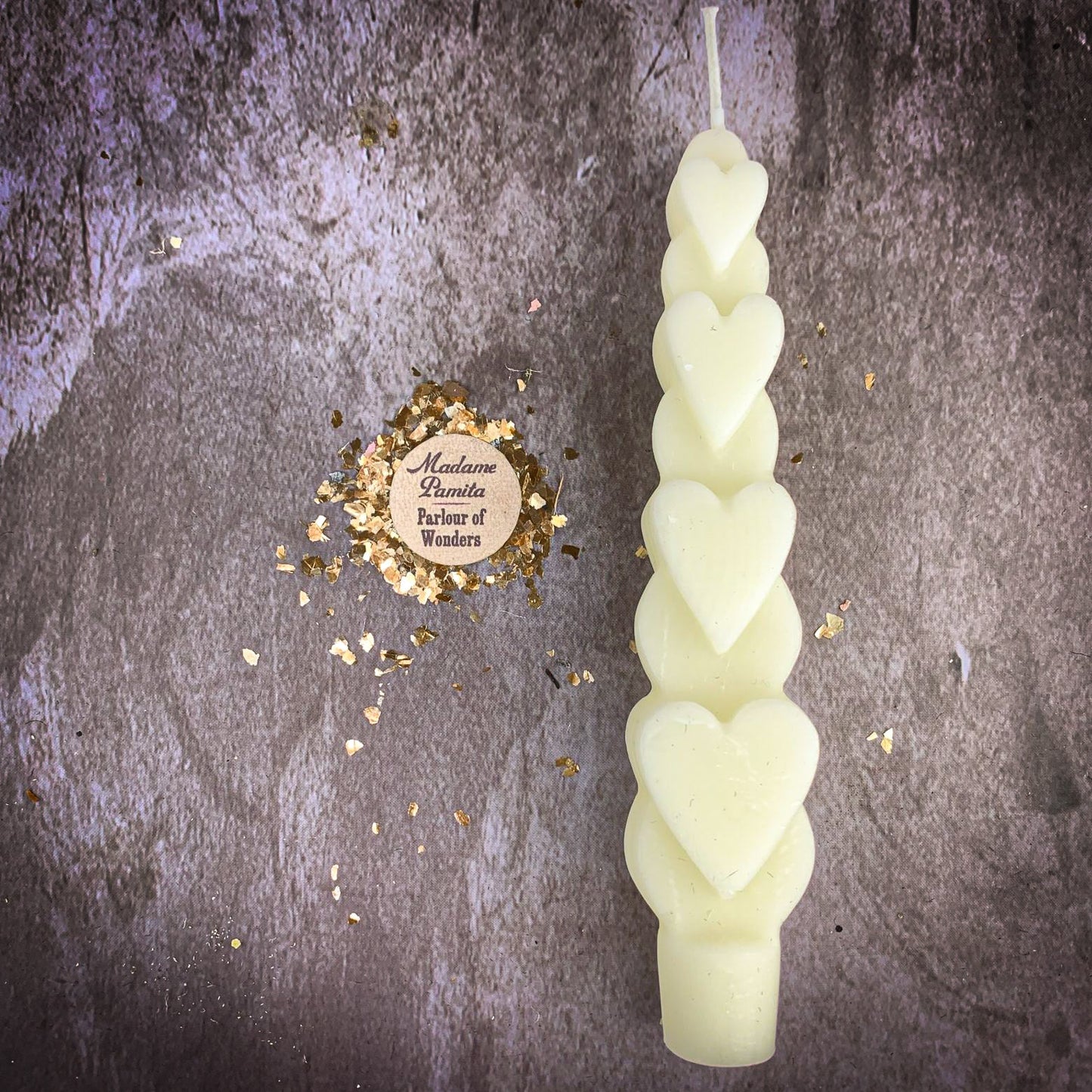 Vela cónica de cera de abeja con forma de corazón para hechizos de amor - Magia para el romance y la atracción