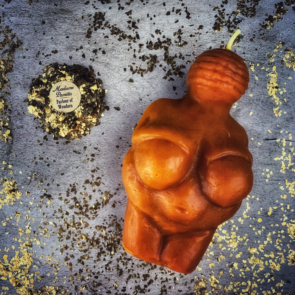 Vela Mágica de Cera de Abeja Diosa de Willendorf - Poder Femenino y Magia de la Fertilidad