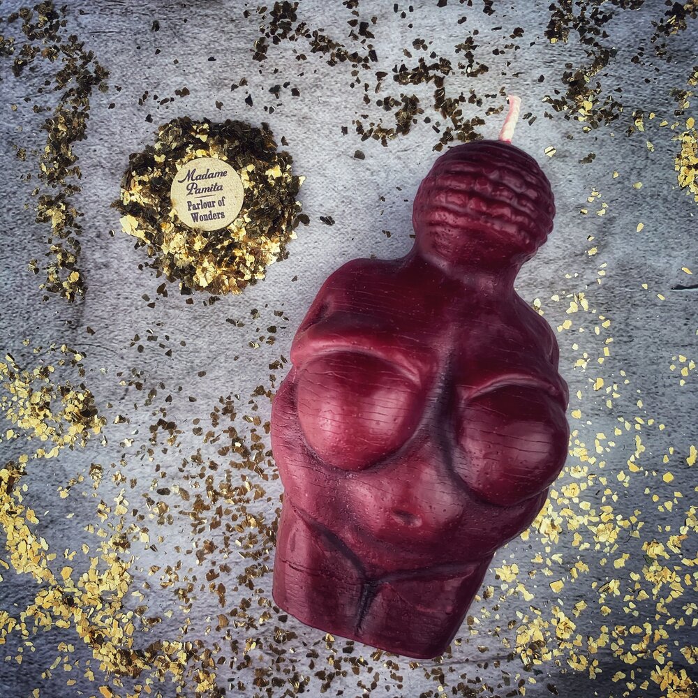 Vela Mágica de Cera de Abeja Diosa de Willendorf - Poder Femenino y Magia de la Fertilidad