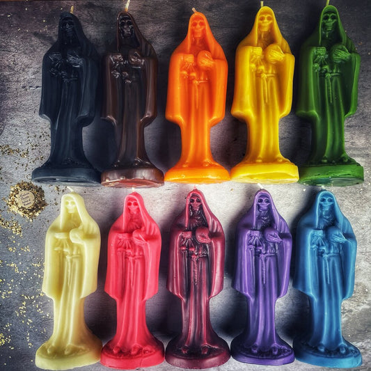Vela de cera de abeja de la Santa Muerte - Devoción sagrada a la santa popular y magia de protección