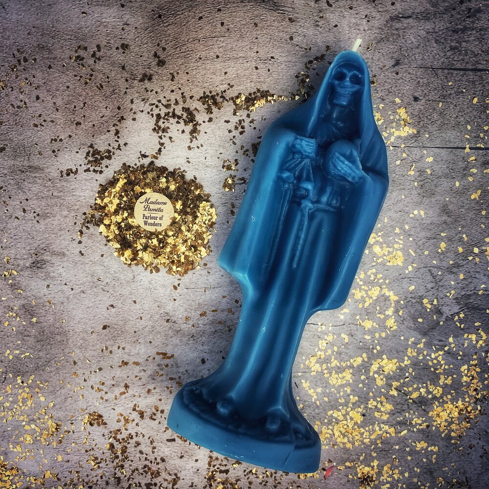 Vela de cera de abeja de la Santa Muerte - Devoción sagrada a la santa popular y magia de protección