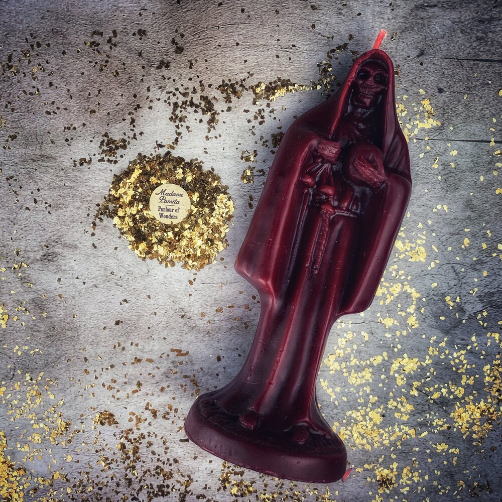 Vela de cera de abeja de la Santa Muerte - Devoción sagrada a la santa popular y magia de protección