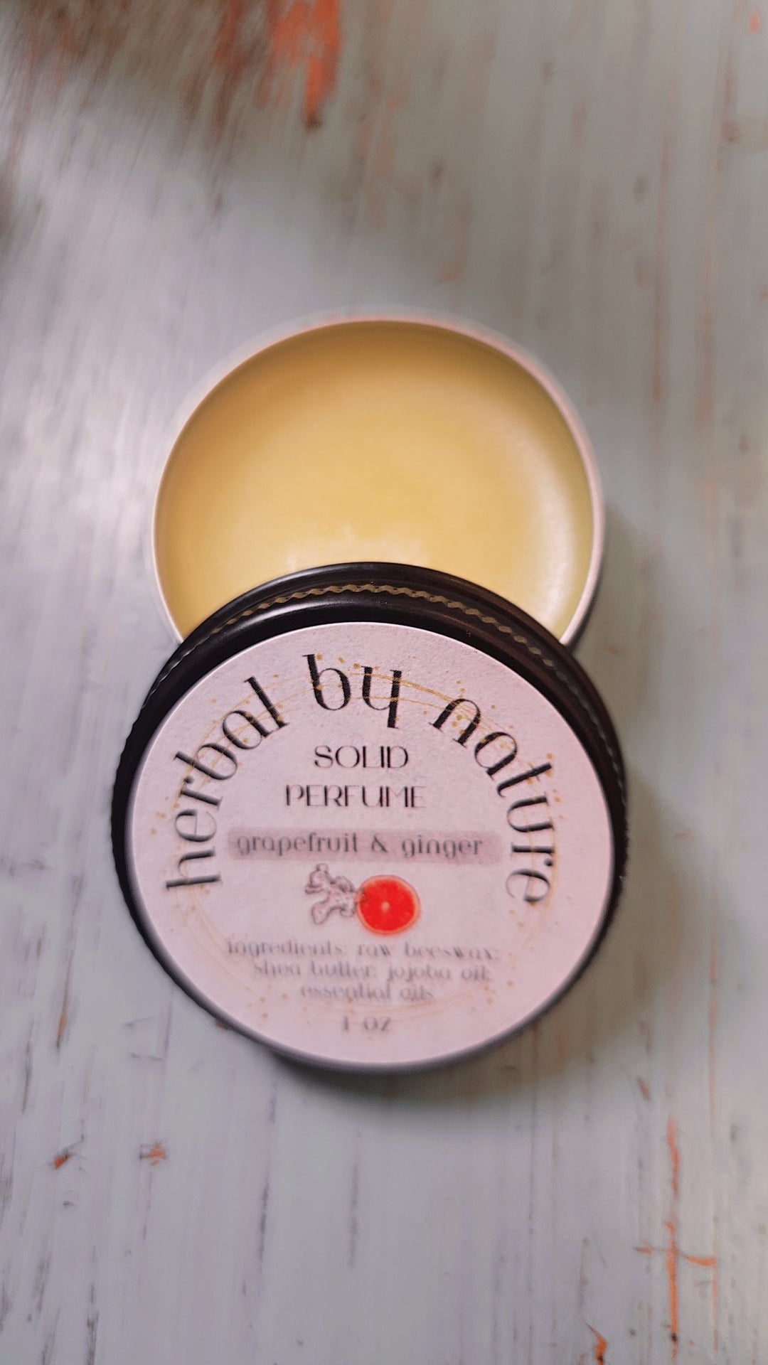Perfume sólido con aceites esenciales