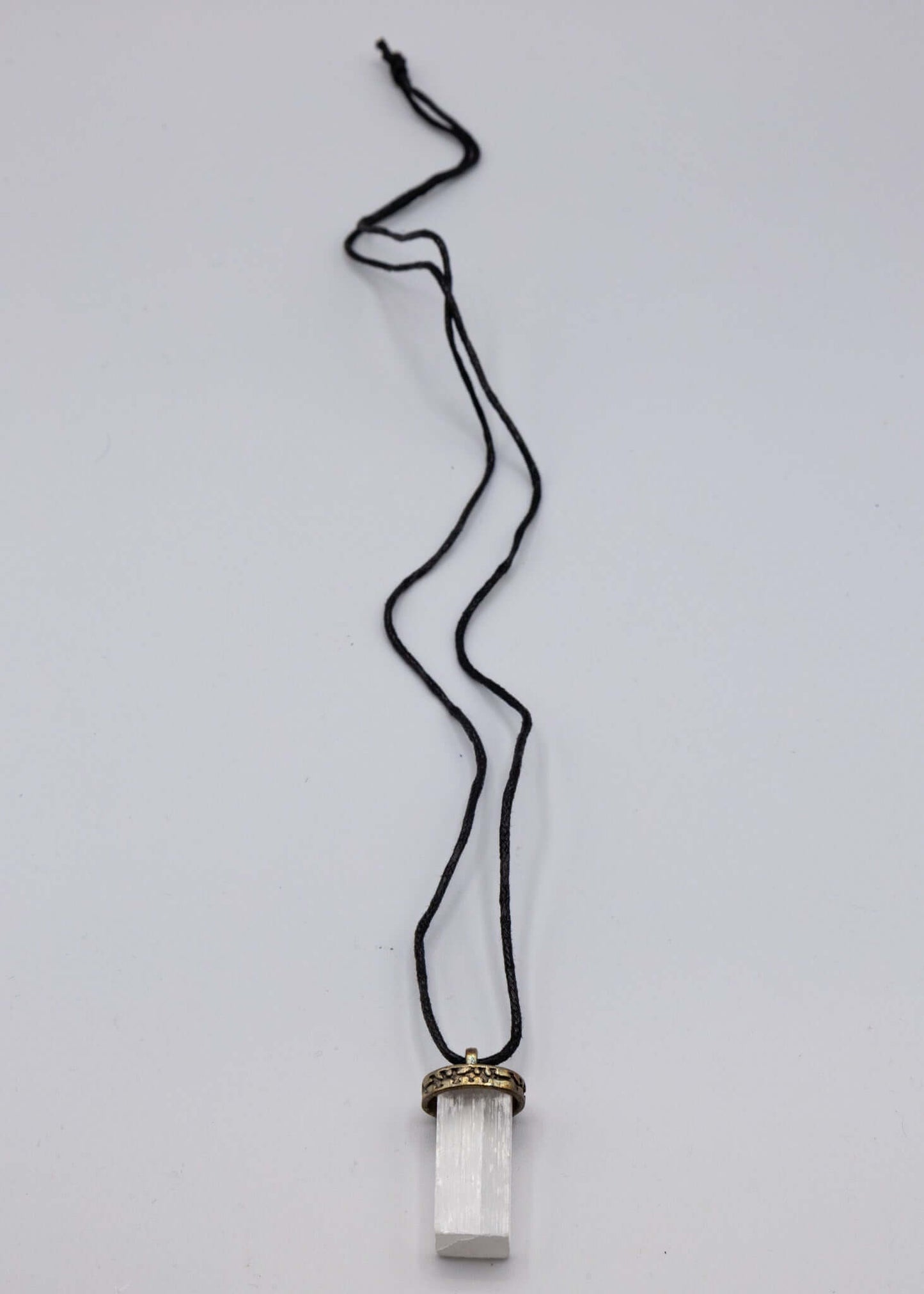 Collar de cristal de selenita
